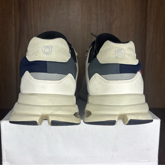 🔥🔥🔥On Running Men Sneakers in White and Black Size: 13🔥🔥🔥 - Picture 6 of 13